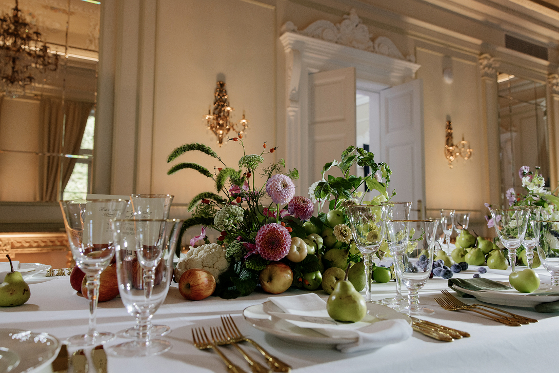 Роскошный декор стола на свадьбе