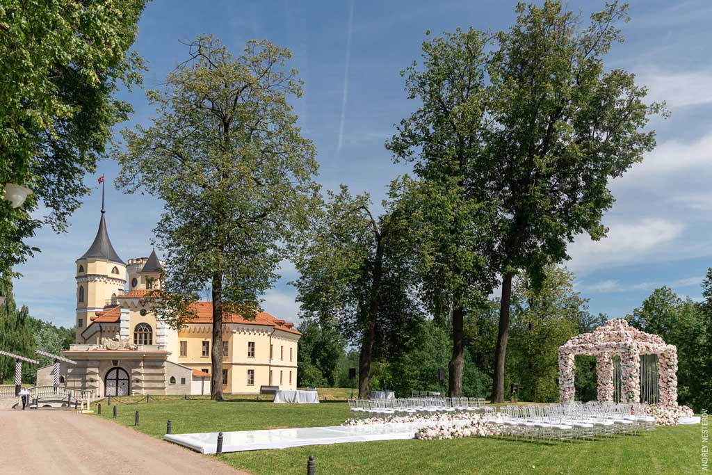 Выездная регистрация в парке замка БИП