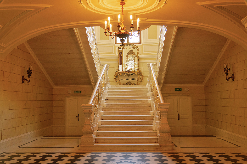 Роскошная парадная лестница особняка Мясникова