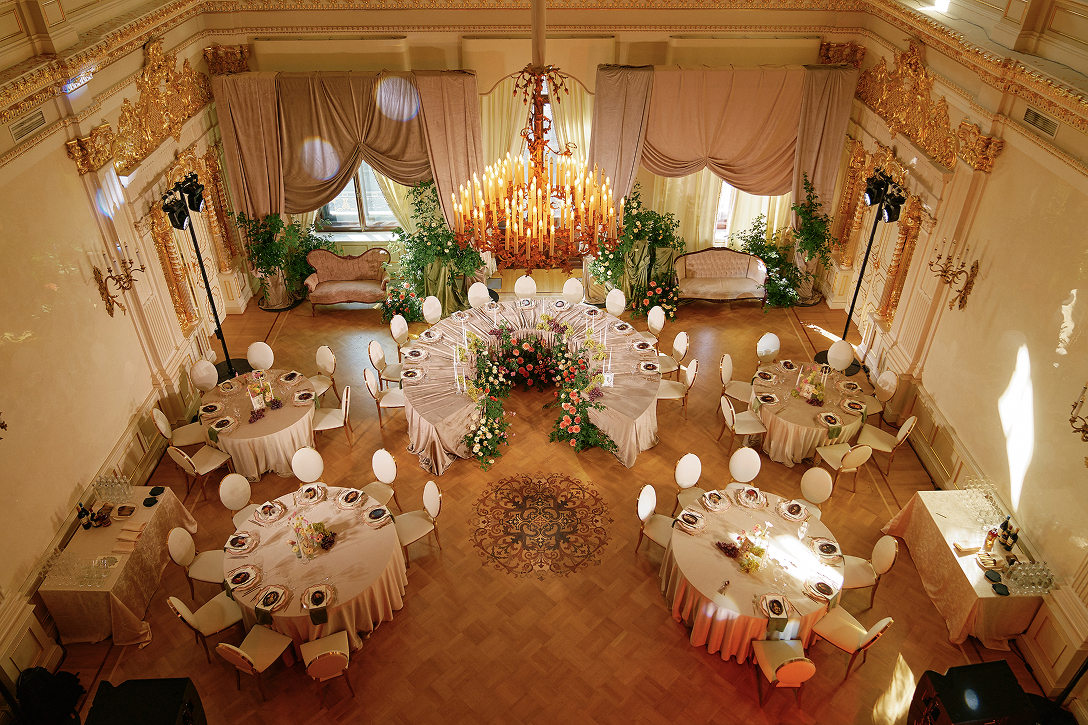 Свадебный декор в зале особняка Мясникова