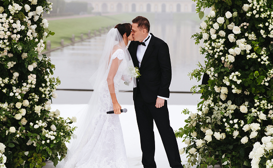 Поцелуй молодоженов